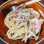 手軽でおいしい♡【ベーコンとキノコのコンソメにんにくパスタ】