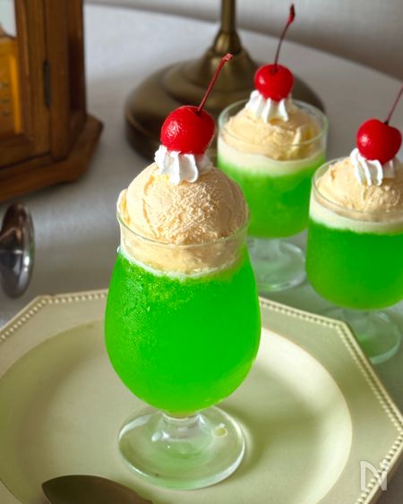 メロンソーダクリームゼリー