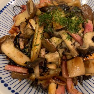 ぐ〜たら子の作ってみた!投稿(きのこがビックリするほど旨い！きのこソテー)