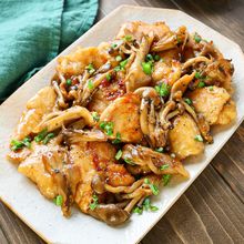 【鶏むね肉ときのこのガリバタソテー】ご飯がどんどん進む✨