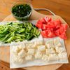 【豆腐、トマト、きゅうり、わかめのごま香る居酒屋風サラダ】の工程1
