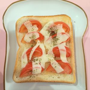 milkの作ってみた!投稿(トマチーズトースト『のせるだけで簡単♪』)