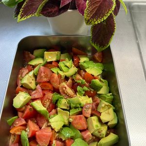 そら・ゆずの作ってみた!投稿(トマトとアボカドの和風ハニーマスタードサラダ🍅🥑🍯)