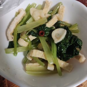 1294465の作ってみた!投稿(火を使わない！お揚げと小松菜のにんにく塩オイル蒸し)