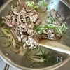 ネギたっぷり【ネギ塩豚丼】油の吸収を抑える食べ方も指南♪の工程3