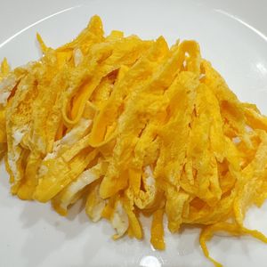 むぎの作ってみた!投稿(レンジで錦糸卵【油不要】)