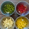 華やか【ジョンソンヴィルの彩り野菜とチーズのボート焼き】の工程1