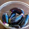 冷やして美味しい!レンジで丸っとジューシーなすの和風マリネの工程1