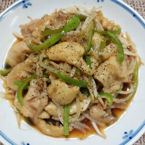 よっこの作ってみた!投稿(激安~激うま~🤩ありがとう😘もやし鶏皮ピーマンの甘辛炒め)