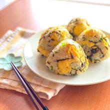 卵と塩昆布のおかずおにぎり【5分あればできる！】