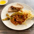 豚こま肉とモロッコいんげんの軽いトマト煮込み。