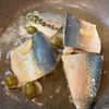 サバとオリーブのビール煮の工程3