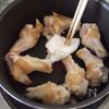高血圧におすすめ☆減塩で旨い！お肉柔らか手羽元のお酢煮込みの工程1