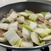 10分で完成！材料2つで作る【白菜と豚バラのとろみあんかけ】の工程2
