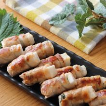 味付けいらず♪巻いて5分焼くだけ♡はんぺんの梅しそ豚巻き