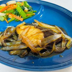 ゆうママの作ってみた!投稿(ごはんが進むお魚おかず♪『たっぷり玉ねぎのぶり照り』)