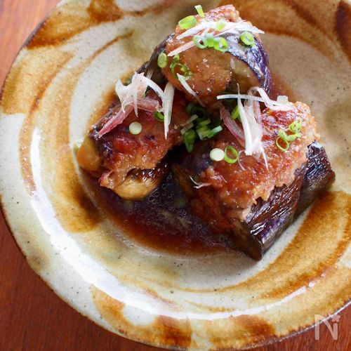 うまみをたっぷり吸ったなすが絶品♪【なすのひき肉はさみ煮】