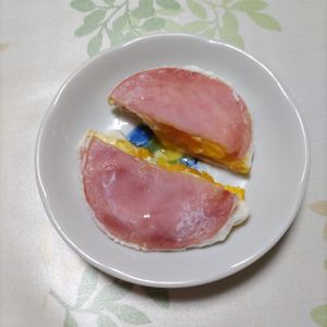 KUMIKOの作ってみた!投稿(1番簡単♪【レンジでハムエッグ】お弁当のエースおかず！)