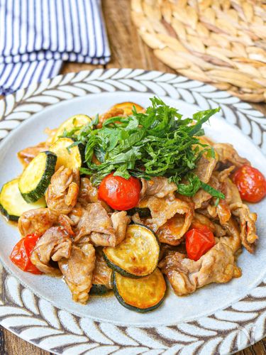 【ワンパン】節約肉×夏野菜でパパッと作る「大満足おかず」12選|夏休み後半の限界を救う!