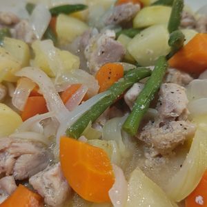 ぽんちゃんの作ってみた!投稿(にんにく塩味♪あと引くおいしさ【鶏じゃが】)