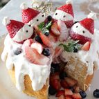 中からイチゴがゴロゴロ！米粉のクリスマスケーキ☆