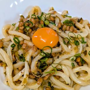 まゆのの作ってみた!投稿(5分でランチ！レンジで仕上げる♩高菜明太納豆うどん)