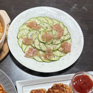うどんの作ってみた!投稿(ズッキーニと生ハムのカルパッチョ)