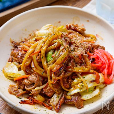 【どろりとソースが香ばしい】たっぷり野菜の濃厚ソース焼うどん