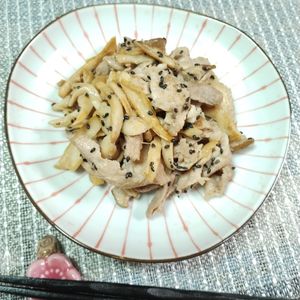 M＊Pの作ってみた!投稿(【豚肉とエリンギの梅昆布茶炒め】味付け1つ！簡単ご飯のお供)