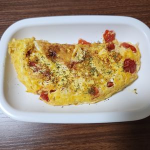 とももの作ってみた!投稿(ワンパン5分！【トマト入りふわとろオムレツ】パパっと簡単♩)
