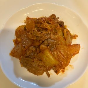 りりぃの作ってみた!投稿(ガッツリ定食屋さんの🍚豚バラ大根の豚キムチ炒め定食🤩)