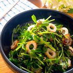 簡単・節約・ヘルシー♡激旨レンチン豆苗とちくわの塩昆布ナムル