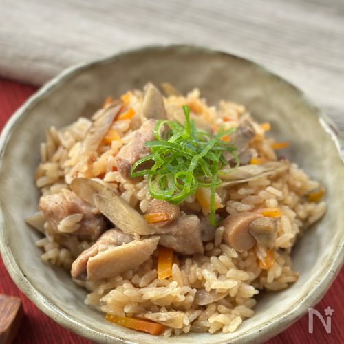 【香りを楽しむ♪】ごぼうと鶏肉の炊き込みご飯