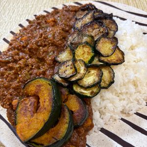 楽ラク手抜キッチン🐶🐾の作ってみた!投稿([15分で完成！夏野菜カレー]トマト缶で栄養たっぷり♪)