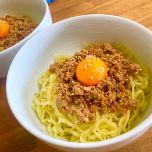 ゆかりの作ってみた!投稿(濃厚な肉みそ、麺、卵黄が絡み合う【まぜそば】レシピ)