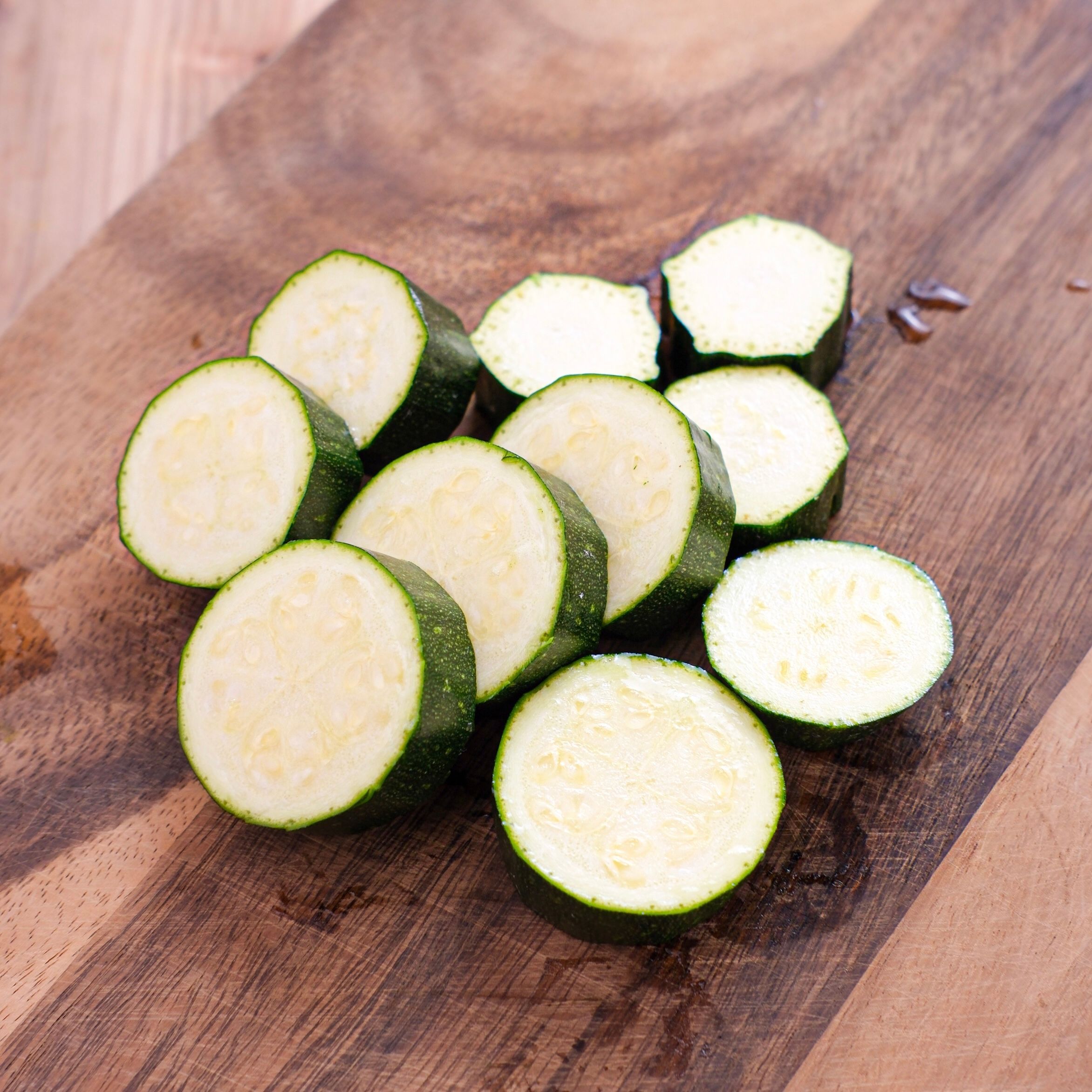 ズッキーニのシンプルソテー】焼くだけ！じゅわっとおいしい