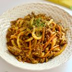 カレー香る♡豚ひき肉としめじの焼きうどん【簡単15分】