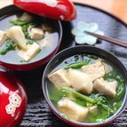 体の芯から温まる♡たらと春菊と豆腐の鍋風スープ
