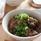 牛すじとコンニャクの味噌煮込み