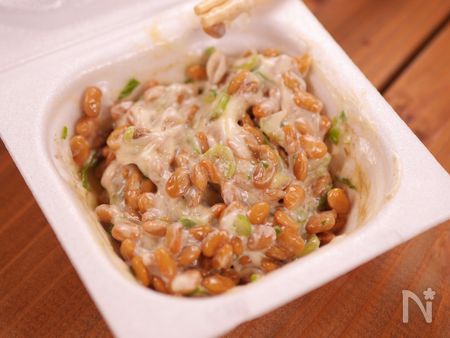マヨネーズとこしょうを加えて軽く混ぜる