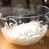 【新玉ねぎとキウイのさっぱりマリネ】体リセット♪5分副菜の工程1