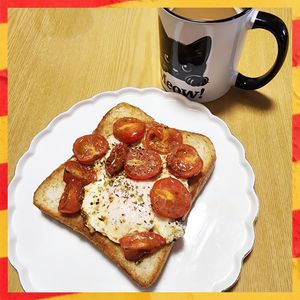 ナムディの作ってみた!投稿(フライパンで作るバタートーストに目玉焼きトマトをのせて。)