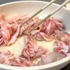 オクラと豚肉の黒胡椒炒めの工程1