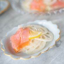 子どもも大好き！レンコンとスモークサーモンのマリネ
