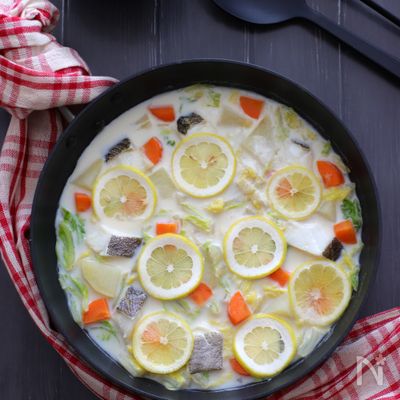 タラと冬野菜のレモンミルク鍋
