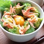 アボカドと釜揚げ桜エビの丼ぶり