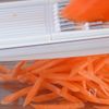 【副菜なのに主役級！？】はしが止まらない！にんじんしりしりの工程1