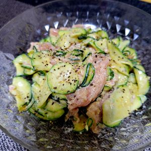 ヴェルの作ってみた!投稿(ズッキーニとハム《にんにく♡だしマヨサラダ》)