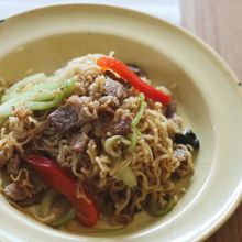ハノイの屋台思い出の味。牛肉焼きそば
