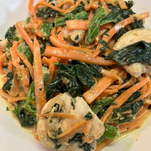 いわこの作ってみた!投稿(こく旨！ご飯がすすむ【鶏肉とほうれん草の味噌マヨ炒め】)